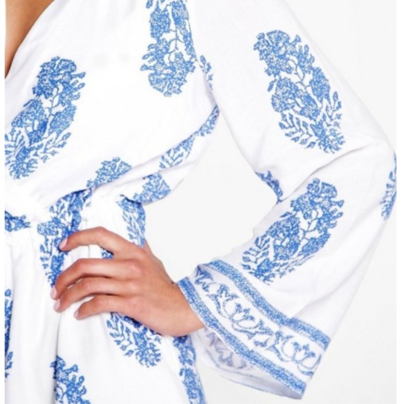 Boohoo × Cara Wrap Front Printed Playsuit in Navy - Picture 3 of 8